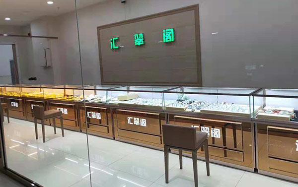高性價比的玻璃珠寶展柜怎么找？不如看看鴻鈦展示