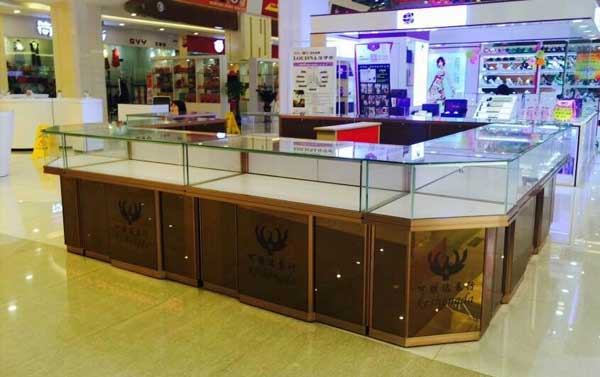 玻璃精品展柜廠家可不可以定制，怎么看?