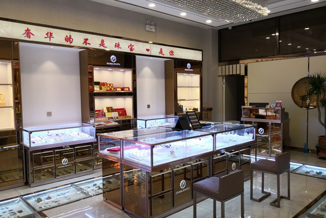玻璃柜臺(tái)展示柜掌握技巧，選擇不一樣的廠家