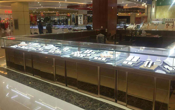 珠寶展示柜使用時具有什么特點？