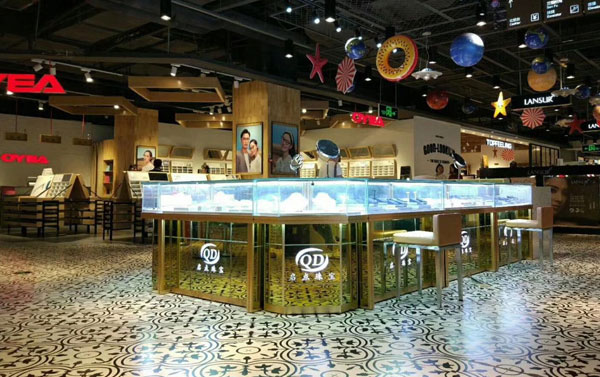 多功能展示柜定做效率高嗎？要注意什么？