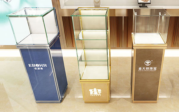 商場玻璃展示柜導(dǎo)軌是否容易損壞？配件更換成本高不高？