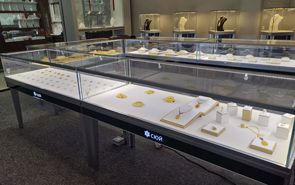 玻璃柜臺(tái)展示柜主要有哪些功能？